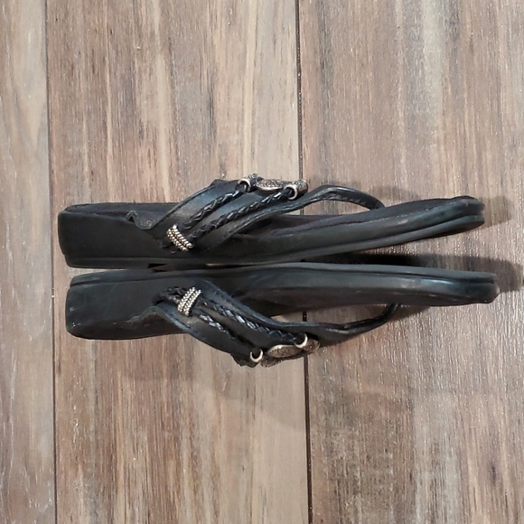 Minnetonka Womens leather flip flop flats sz 9M - Picture 4 of 10